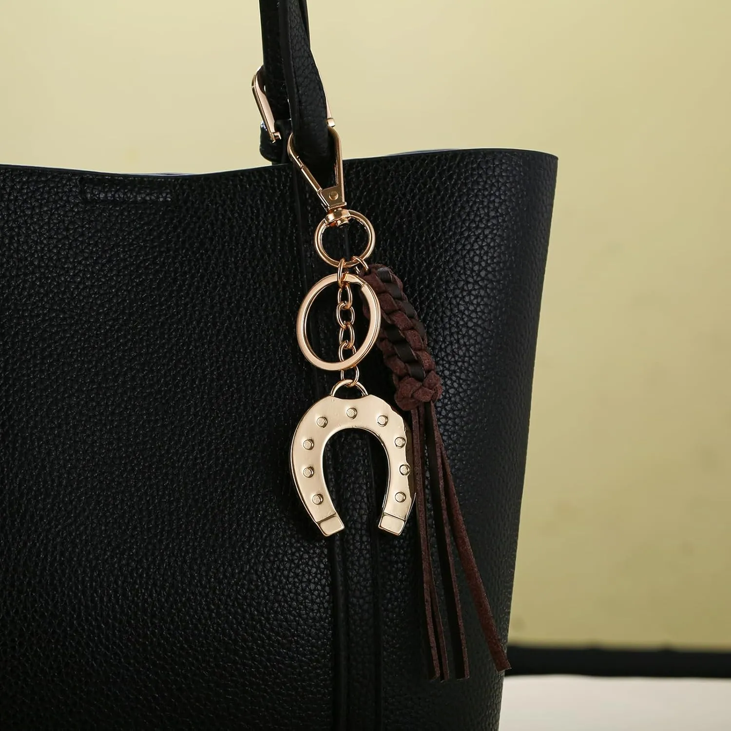 Horseshoe Keychain Western Cowgirl Lucky Keyring with handmade knot tassel for Keys Bags Accessory